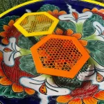 Floating Bee Island-Bee Waterer Hexagonal Bee Insect Drinking Tray Acrylic Beekeeping Setups Luring insects Waterer Catcher Cups 4