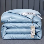 Mulberry Silk Quilt is 100% natural silk filling in all seasons. It is portable, breathable and luxurious 4