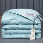 Mulberry Silk Quilt is 100% natural silk filling in all seasons. It is portable, breathable and luxurious 5