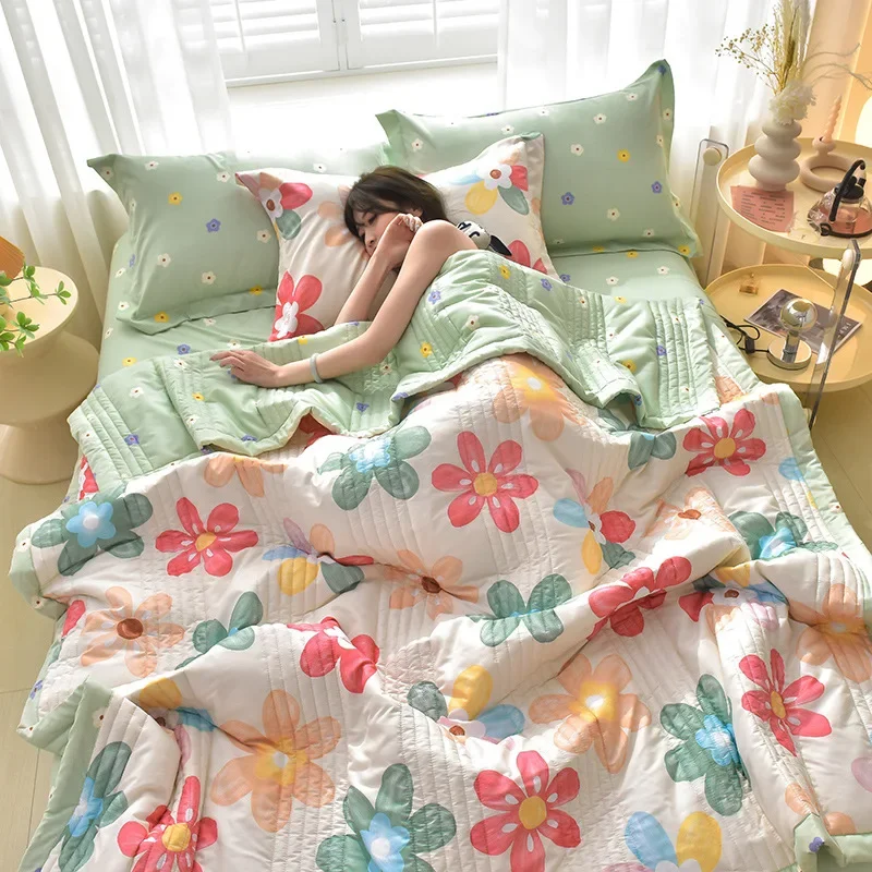 Quilted Spring Summer Quilt Soft Lightweight Duvet Summer Blanket Queen Breathable Blankets Comfortable Washable Double Quilts Quilted Spring Summer Quilt Soft Lightweight Duvet Summer Blanket Queen Breathable Blankets Comfortable Washable Double Quilts