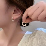 2024 Korean New Simple Temperament Circle Pearl Earrings Fashion Small Versatile Earrings Women's Jewelry 2