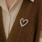 Exquisite Love Heart Brooches For Women Elegant Angel Wings Full Rhinestone Pearl Brooch Pins Sweater Cardigan Buckle Jewelry 2