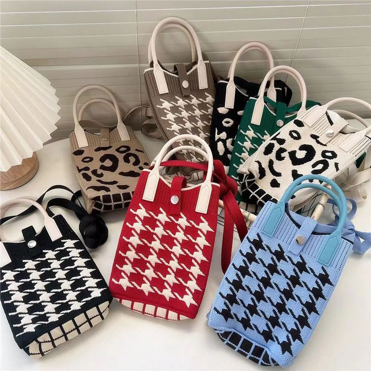Knitted Crossbody Phone Bag Fashionable Casual Handbag Adjustable Shoulder Strap Small Niche Single Shoulder Handbag Knitted Crossbody Phone Bag Fashionable Casual Handbag Adjustable Shoulder Strap Small Niche Single Shoulder Handbag