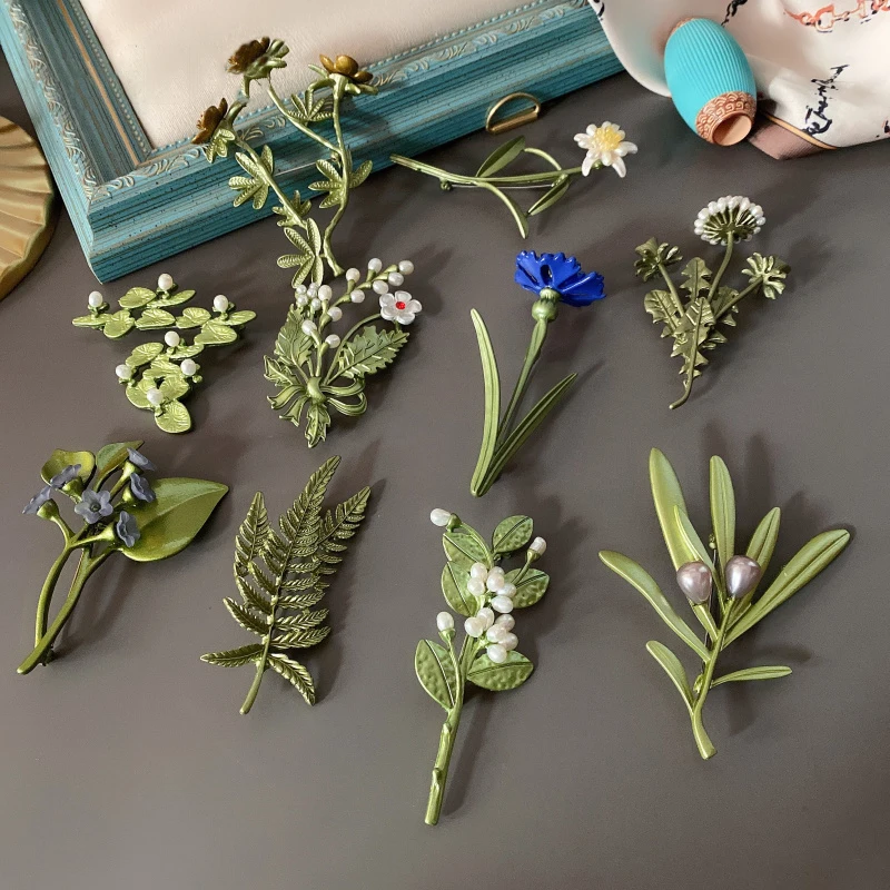 Women Vintage Flower Pearl Brooches Pins Palace Enamel Plant Brooch Pin Corsage Lady Wedding Party Elegant Badges Jewelry Women Vintage Flower Pearl Brooches Pins Palace Enamel Plant Brooch Pin Corsage Lady Wedding Party Elegant Badges Jewelry