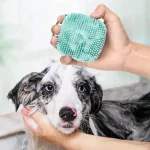 Silicone Dog Bath Massage Gloves Brush Pet Cat Bathroom Cleaning Tool Comb Brush for Dog Can Pour Shampoo Dog Grooming Supplies 2