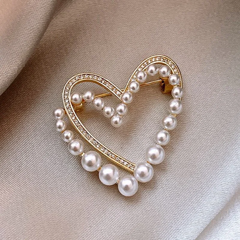 Exquisite Love Heart Brooches For Women Elegant Angel Wings Full Rhinestone Pearl Brooch Pins Sweater Cardigan Buckle Jewelry Exquisite Love Heart Brooches For Women Elegant Angel Wings Full Rhinestone Pearl Brooch Pins Sweater Cardigan Buckle Jewelry