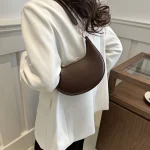New Fashionable High-end Moon-shaped Baseball Bag, Showing Luxury, Women's Single Shoulder Bag 5